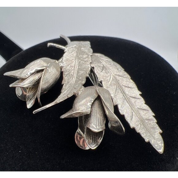 Silver Rosebud Brooch Pin With Textured Leaf Design - Picture 3 of 8